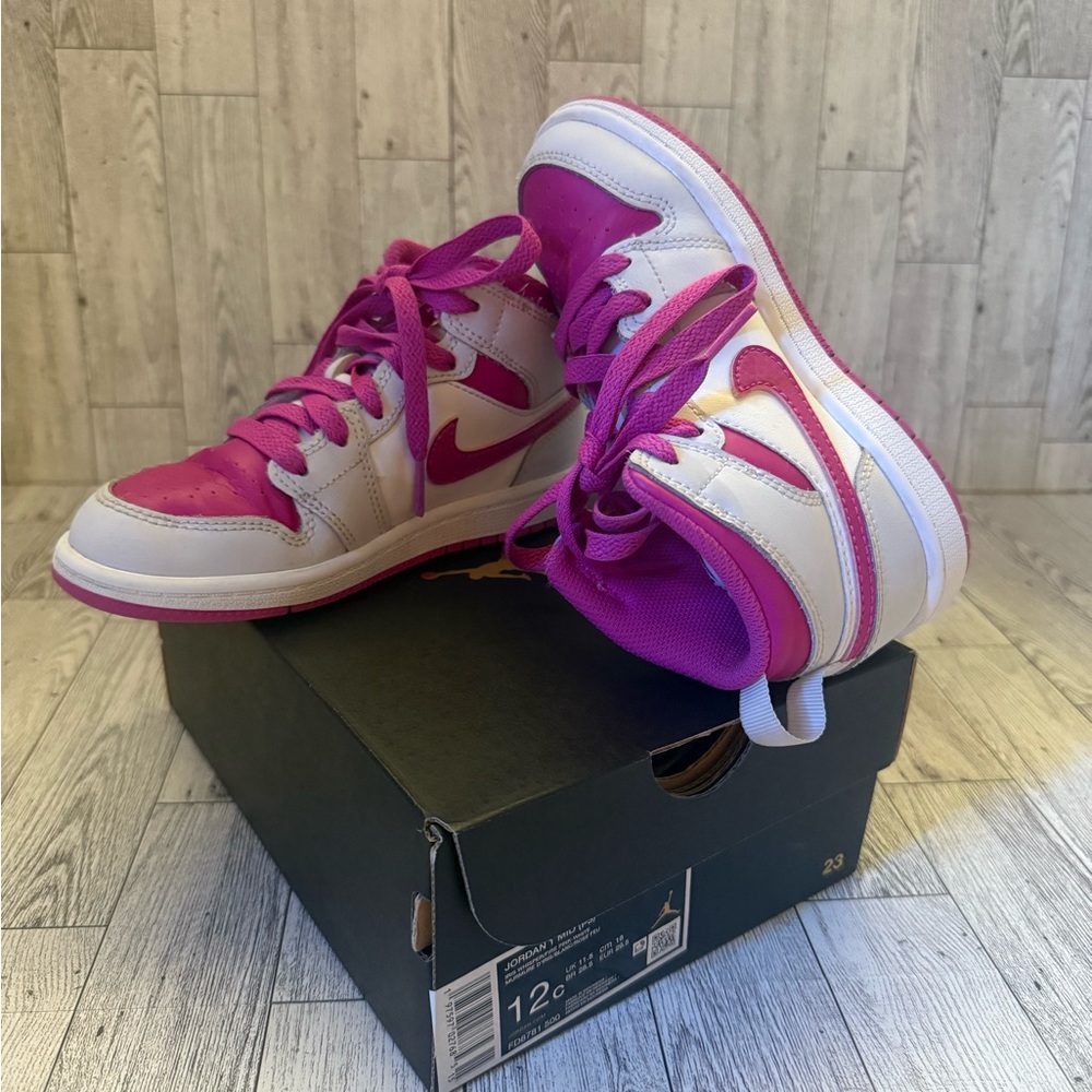 Jordan 1 Mid Girls Fire pink/White (toddler size 12)